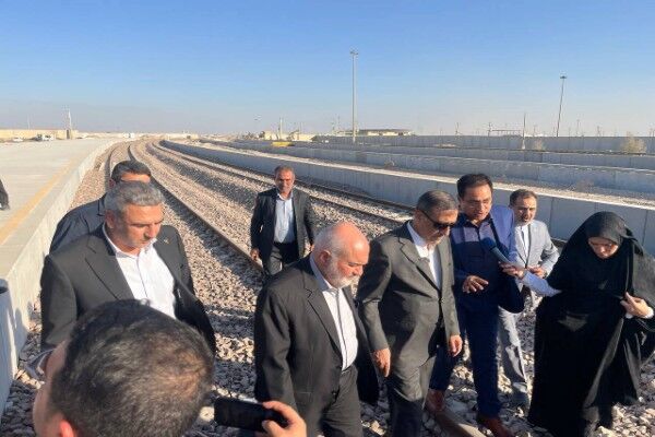 بازدید معاون اجرایی رئیسجمهور از پایانه مرزی ریلی شلمچه / تأکید بر تسریع اتصال ریلی ایران و عراق بازدید