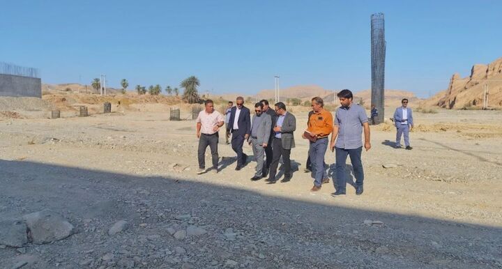معاون زیربنایی سازمان پدافند غیرعامل کشور از عملیات ساخت پل حرمک سیستان بازدید کرد