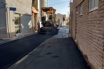 ببینید|اجرای گسترده زیرسازی و آسفالت در محلات هدف بازآفرینی شهری شاهرود