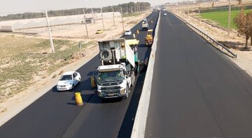 پیشرفت ۷۰ درصدی عملیات بهسازی، لکه‌گیری و روکش آسفالت ۱۲ کیلومتر از محور شریف‌آباد – پیشوا