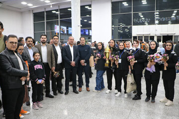 مراسم استقبال از  بانوان ورزشکار شورای هماهنگی  راه و شهرسازی استان فارس؛  تیم فوتسال راه و شهرسازی فارس قهرمان کشور شد