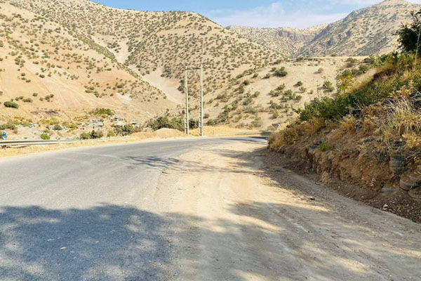 ببینید|  ریزش برداری، تعریض قوس های فاقد دید کافی و افزایش عرض شانه محور جوانرود به سفید برگ استان کرمانشاه