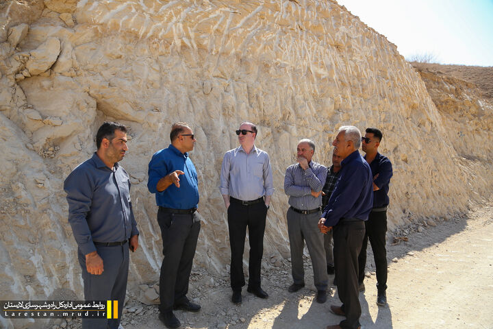 ببینید| رصد میدانی روند پیشرفت پروژه‌های راهداری در بخش مرکزی لارستان توسط مدیرکل راه و شهرسازی لارستان