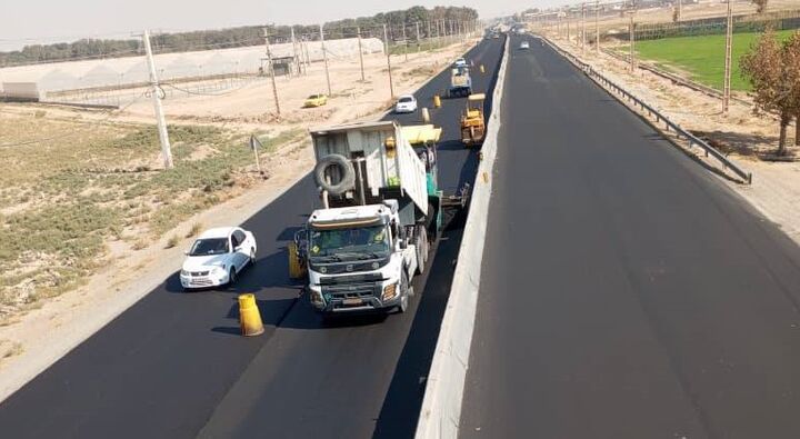 پیشرفت ۷۰ درصدی عملیات بهسازی، لکه‌گیری و روکش آسفالت ۱۲ کیلومتر از محور شریف‌آباد – پیشوا