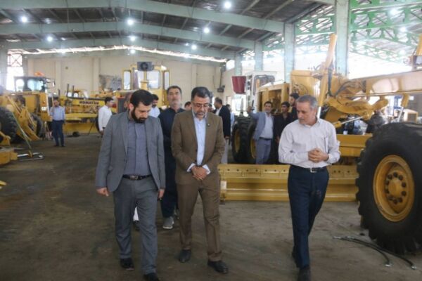 ببینید | بازدید معاون زیر بنایی سازمان پدافند غیر عامل کشور از کارگاه اورهال و بازسازی ماشین آلات راهداری سیستان و بلوچستان