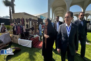 ببینید | بازدید وزیر راه و شهرسازی از نمایشگاه صنعت حمل و نقل و صنایع دستی در اسلام‌آباد پاکستان