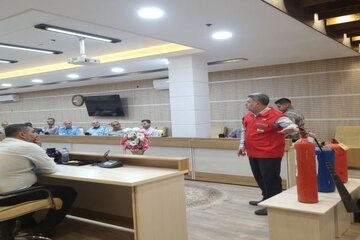 ببینید|  مانور عملیاتی ایمنی و اطفای حریق به مناسبت هفته پدافند غیر عامل اداره کل راه و شهرسازی خوزستان
