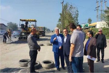 آسفالت ریزی محور انزلی به رضوانشهر