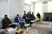 دیدار مشاور وزیر راه در امور ایثارگران با خانواده شهدا در سمنان