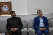 دیدار مشاور وزیر راه در امور ایثارگران با خانواده شهدا در سمنان