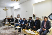 دیدار مشاور وزیر راه در امور ایثارگران با خانواده شهدا در سمنان