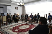 دیدار مشاور وزیر راه در امور ایثارگران با خانواده شهدا در سمنان