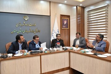 برپایی میز خدمت مشاور وزیر راه در امور ایثارگران در سمنان