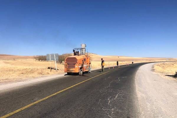 تراش آسفالت با دستگاه ورتکن در محور دهگلان _ حسین آباد