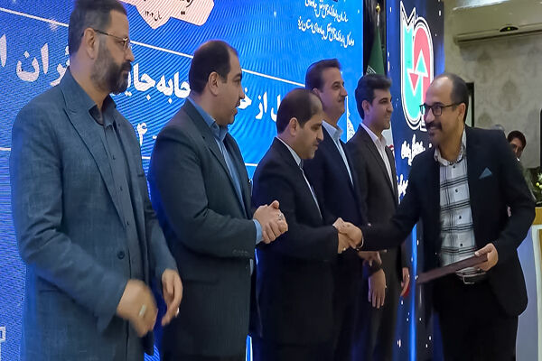 ویدئو| آیین تجلیل از خادمین جابهجایی زائرین اربعین ۱۴۰۴ در یزد تجلیل از خادمان اربعین