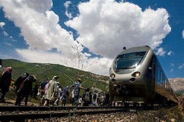 دومین قطار گردشگری مثلث طلایی به یزد وارد می‌شود