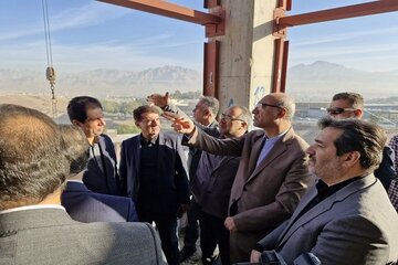 ببینید | بازدید معاون وزیر راه و شهرسازی و مدیرعامل سازمان مجری ساختمان‌ها و تأسیسات عمومی و دولتی کشور، از پروژه بیمارستان ۵۵۰ تخت‌خوابی شهر کرمانشاه