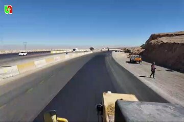 و️یدیو | عملیات بهسازی و روکش آسفالت محور چهارزبر به ماهیدشت، حوزه شهرستان کرمانشاه بطول ۱۴ کیلومتر