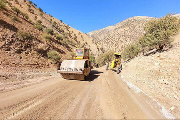 ببینید| ️تداوم عملیات تراکم لایه اساس و آماده سازی جهت اجرای قیرپاشی و آسفالت جاده روستای لاقلعه شهرستان جوانرود استان کرمانشاه