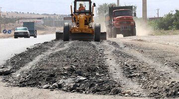 اجرای ۱۵۰ کیلومتر شانه سازی در محورهای فامنین همدان