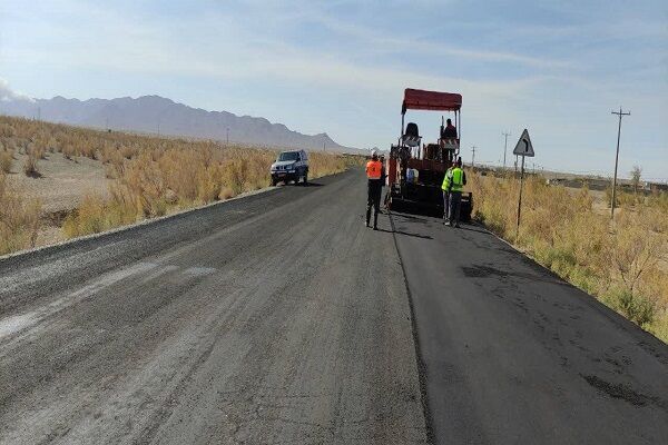 عملیات مشارکتی ماسه آسفالت محورهای روستایی ملوند – پروند – روداب - کارخانه سیمان
