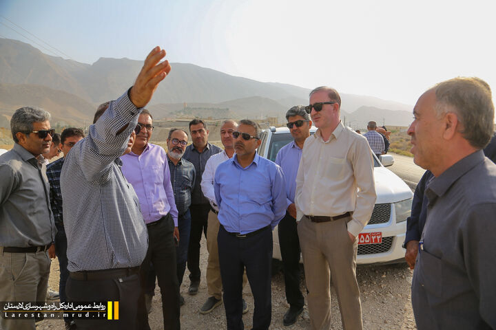 ببینید بازدید مدیرکل منطقه جنوب شرکت ساخت و توسعه زیربناهای حمل‌ونقل کشور از مراحل مختلف اجرای پروژه‌های توسعه‌ای و تکمیل باند دوم محور ارتباطی لار–بستک