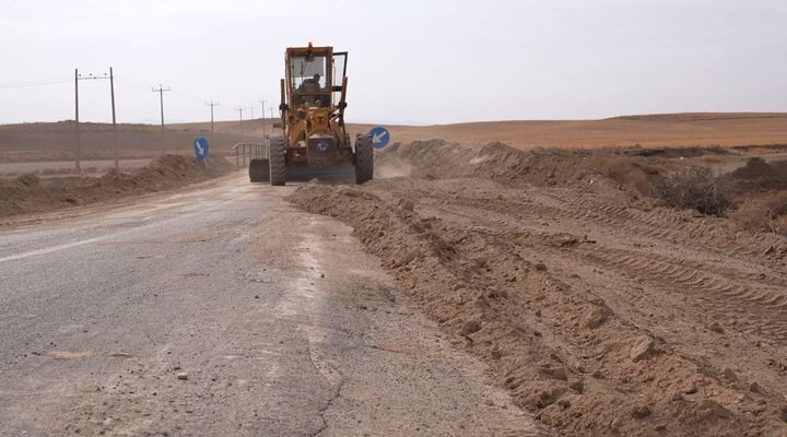 اجرای ۱۳۰ کیلومتر شانه سازی در محورهای رزن همدان