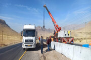ببینید| عملیات ایمن سازی محور هرسین به سه راهی هرسین با نصب ۱۲۰۰متر جدا کننده نیوجرسی استان کرمانشاه