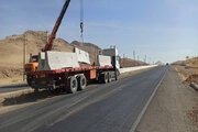 ببینید| عملیات ایمن سازی محور هرسین به سه راهی هرسین با نصب ۱۲۰۰متر جدا کننده نیوجرسی استان کرمانشاه