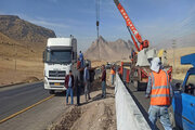 ببینید| عملیات ایمن سازی محور هرسین به سه راهی هرسین با نصب ۱۲۰۰متر جدا کننده نیوجرسی استان کرمانشاه