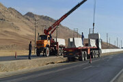 ببینید| عملیات ایمن سازی محور هرسین به سه راهی هرسین با نصب ۱۲۰۰متر جدا کننده نیوجرسی استان کرمانشاه