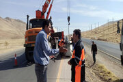 ببینید| عملیات ایمن سازی محور هرسین به سه راهی هرسین با نصب ۱۲۰۰متر جدا کننده نیوجرسی استان کرمانشاه