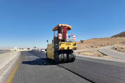 ببینید| عملیات بهسازی و روکش آسفالت محور شریانی چهارزبر به کوزران به طول ۱۲.۷ کیلومتر استان کرمانشاه