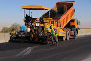 ببینید| عملیات بهسازی و روکش آسفالت محور شریانی چهارزبر به کوزران به طول ۱۲.۷ کیلومتر استان کرمانشاه