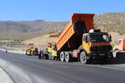 ببینید| عملیات بهسازی و روکش آسفالت محور شریانی چهارزبر به کوزران به طول ۱۲.۷ کیلومتر استان کرمانشاه