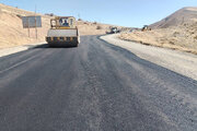 ببینید| عملیات بهسازی و روکش آسفالت محور کشکمیر شهرستان سنقر و کلیایی استان کرمانشاه