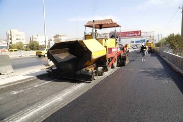 ببینید|آسفالت تعریض لاین جنوبی آزاد راه کرج-تهران حدفاصل پل استاندارد تا پل فردیس