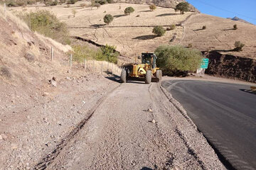 ببینید | عملیات تیغه زنی و تسطیح شانه در محور پاوه به نودشه استان کرمانشاه