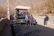 ببینید|عملیات آسفالت محور روستایی کسیل–گشنادر–کلارود از توابع جاده کرج کندوان