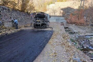 ببینید|عملیات آسفالت محور روستایی کسیل–گشنادر–کلارود از توابع جاده کرج- کندوان