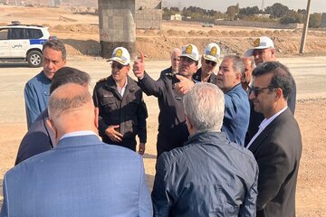 ببینید|جلسه بررسی و نصب عرشه پل آزادراه شهید سلیمانی به آزادراه کرج- قزوین با حضور رئیس پلیس راه استان البرز