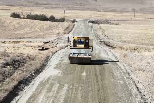 ویدیو|عملیات بهسازی و آماده سازی برای آسفالت راه روستایی اوچ بلاغ به نیاز بلاغ از توابع شهرستان قروه کردستان