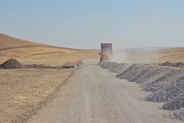 عملیات زیرسازی برای بهسازی و آسفالت محور روستایی شاهگدار بیجار کردستان