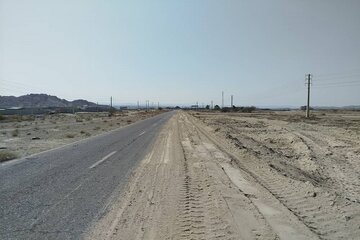 اجرای عملیات شانه‌سازی محور روستایی «لور – بنهکان» در شهرستان میناب(هرمزگان)