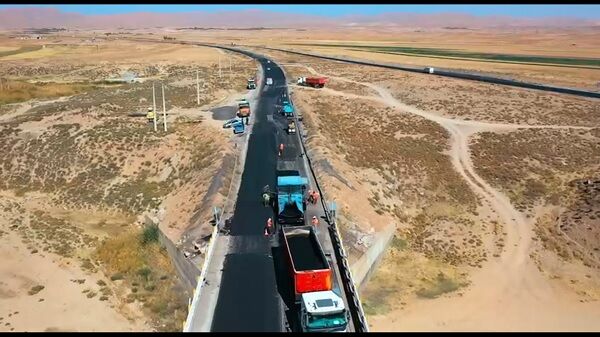 ویدیو| اجرای روکش و لکه گیری محور شیراز - اصفهان