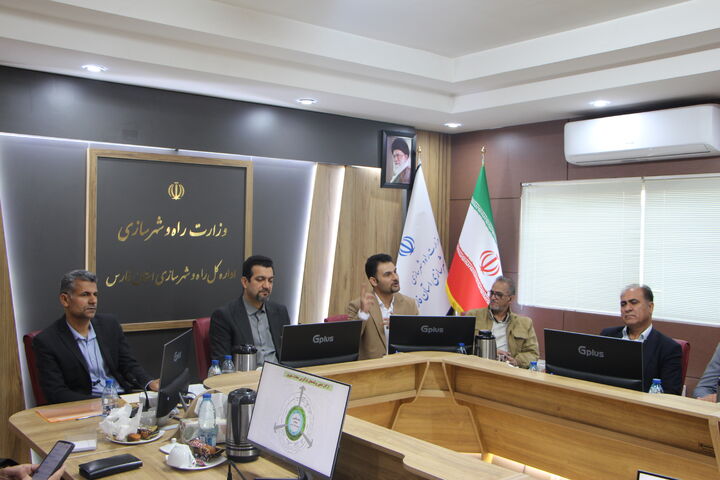 توسعه محله‌محور و تقویت همکاری شهرداری‌ها و راه و شهرسازی، محور نشست بازآفرینی شهری فارس