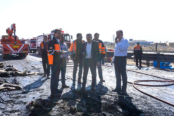 ویدیو| حضور به موقع لجستیکی و پرسنلی مجموعه راهداری استان یزد در صحنه حادثه تصادف زنجیره ای  و انفجار ناوگان حمل سوخت