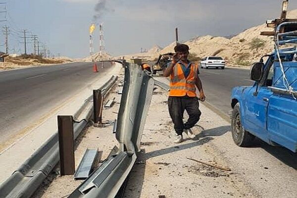 ۱۰۴ هزار کیلوگرم تعمیر و نصب گاردریل در محورهای استان بوشهر