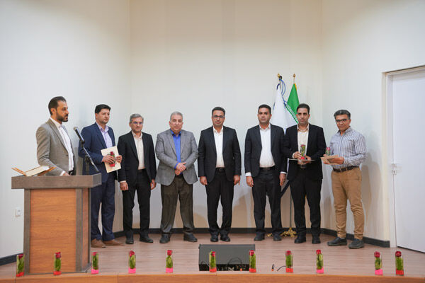 آیین تقدیر از کارمندان نمونه اداره‌کل راه و شهرسازی فارس برگزار شد