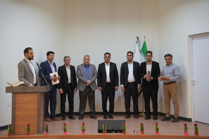 آیین تقدیر از کارمندان نمونه اداره‌کل راه و شهرسازی فارس برگزار شد
